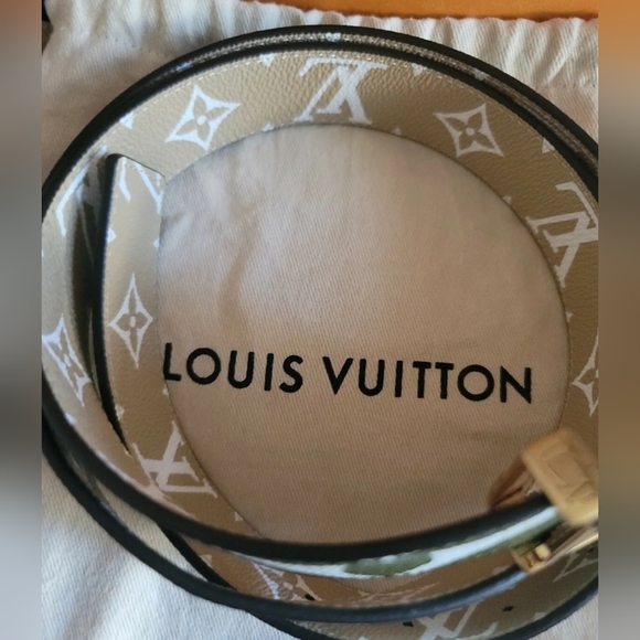 Louis VUITTON MONOGRAM GIANT BELT KHAKI BEIGE SIZE 90CM or 36US , Preowned - Picture 3 of 15